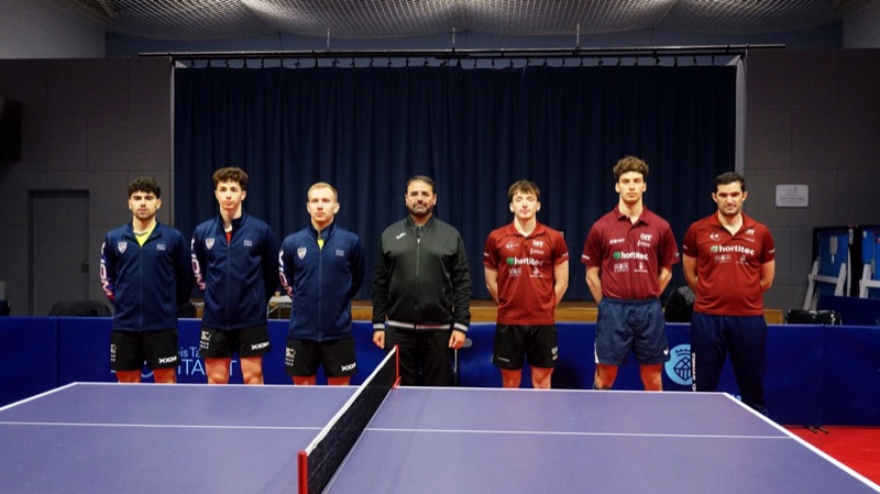 Equip masculí del CTT L'Hospitalet celebrant l'ascens a Superdivisió